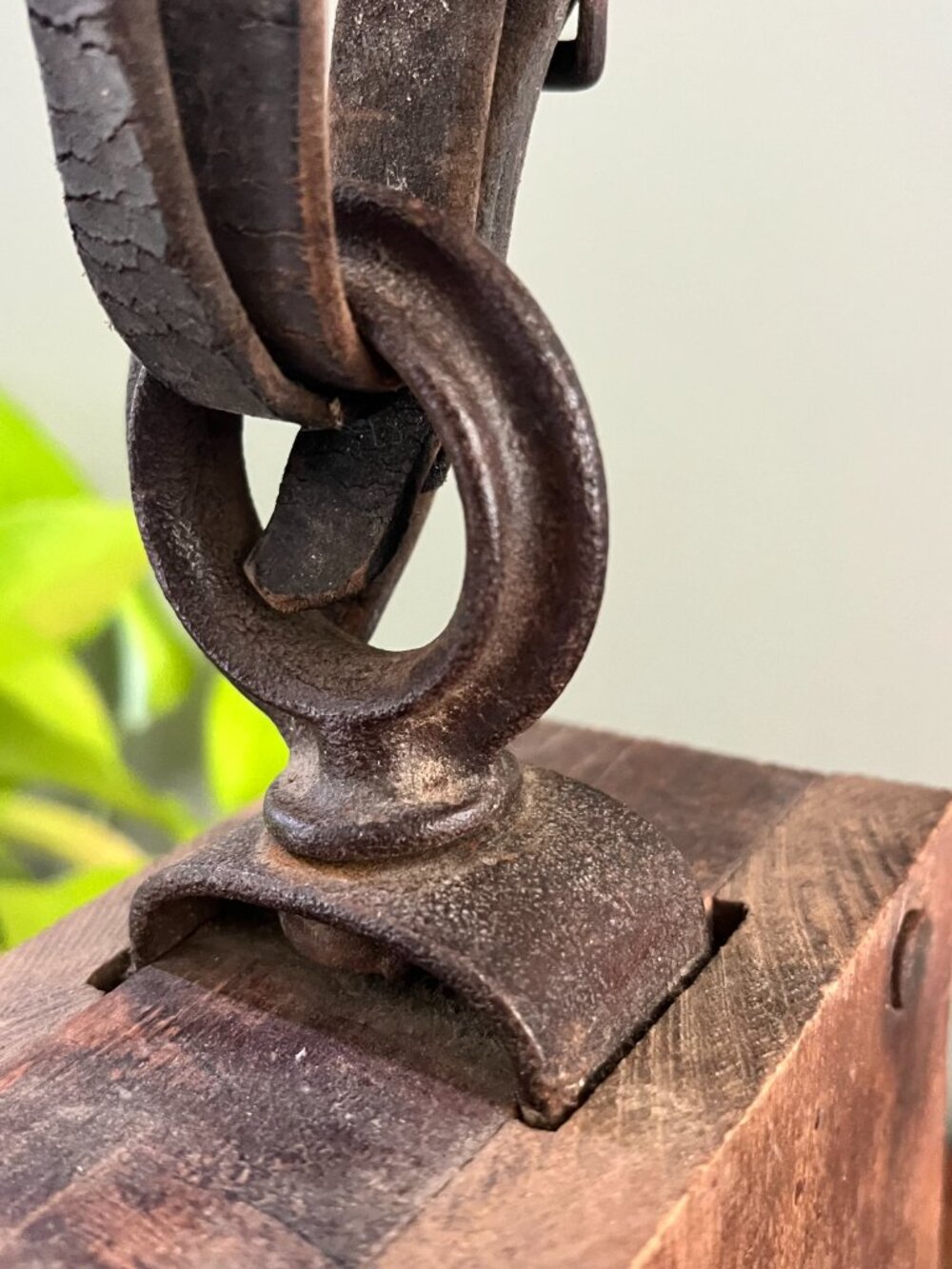Antique Wood Pulley Block With Original Leather Strap Iron Hook Farmhouse Indust - Picture 6 of 9